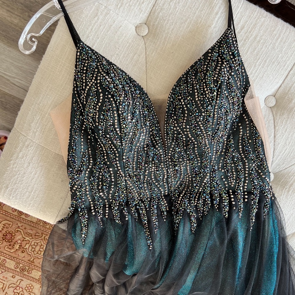 Dress - Picture 3 of 6